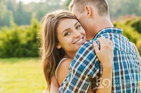 What age difference between spouses leads to the greatest happiness?