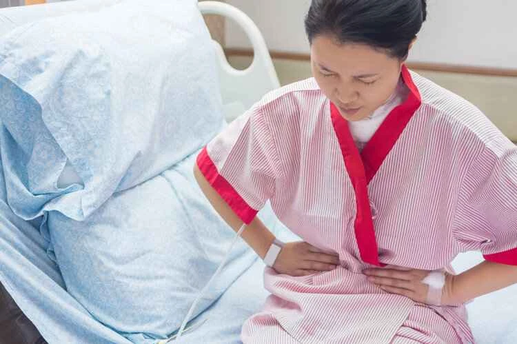 A breast cancer patient's account: After having both breasts removed, my husband never looks me in the eye; he's completely different from before.