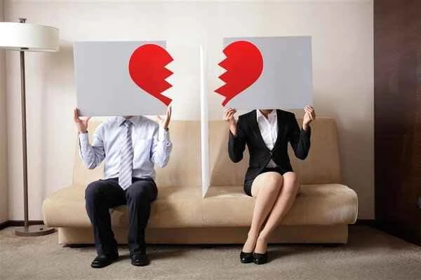 A man spent 30,000 yuan to recharge his ex-girlfriend's electricity bill in hopes of getting back together. How can a long-distance relationship maintain its love?