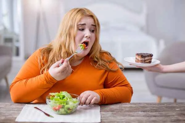 Why are single people more prone to weight gain?